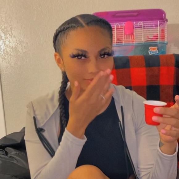 Meet your Posher, Juleanna - Picture 1 of 1